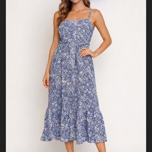 Evereve Blue and White Floral Tiered Midi Dress